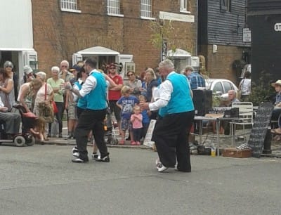 Lindy-Hoppers doing their stuff